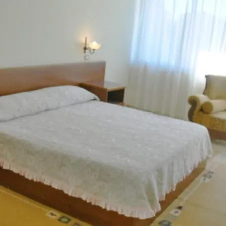 Akropoli Hotel Kryemëdhej
